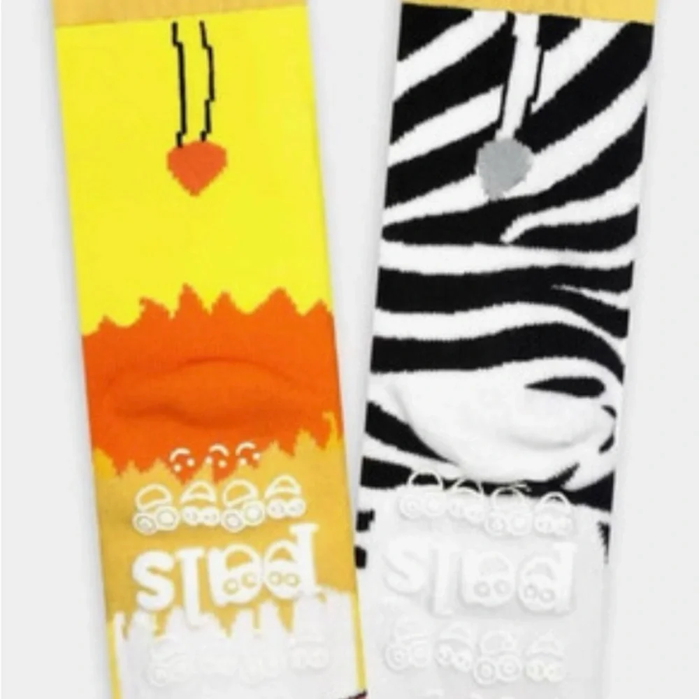 NWT PALS Toddler Lion and Zebra mismatched Grip Socks - age 1/3